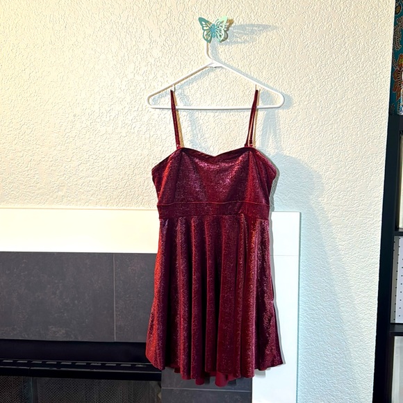 Burgundy, color, shimmering, sweetheart neckline velvet party dress - Picture 1 of 6